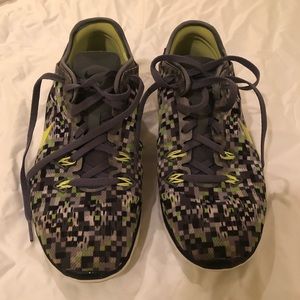 Nike Free 5.0 Green and Black Sneakers